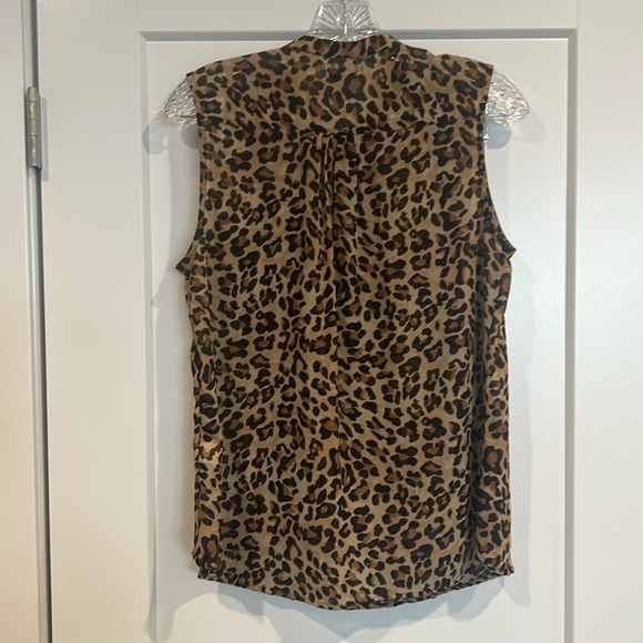 Cute Old Navy sleeveless blouse size Medium - Picture 2 of 3